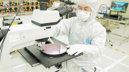 九峰山實(shí)驗(yàn)室實(shí)現(xiàn)氮化鎵材料制備新突破，推動電子材料生產(chǎn)邁向新臺階